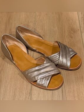 Sarto by Franco Sarto Metallic Bronze Vala Flat Leather Open Toe Sandals Size 7